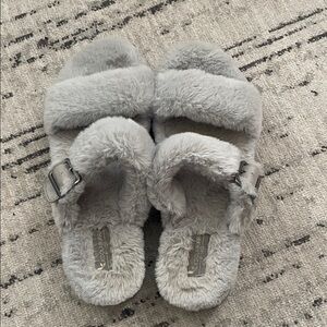 Koolaburra Gray Fuzzy Slippers